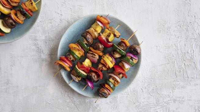 Image https://www.naturalgrocers.com/sites/default/files/styles/search_card/public/media_images/14180_Hawaiian_Style_Grilled_Chicken_and_Veggie_Kabobs_01_Web_Recipe_Feature_1024x587%20%281%29.jpg?itok=HyAUps_R