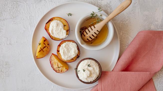 Image https://www.naturalgrocers.com/sites/default/files/styles/search_card/public/media_images/14425_Grilled_Peaches_with_Honey_Thyme_Drizzle_03_Web_Recipe_Feature_1024x587.jpg?itok=uT4XcDiq