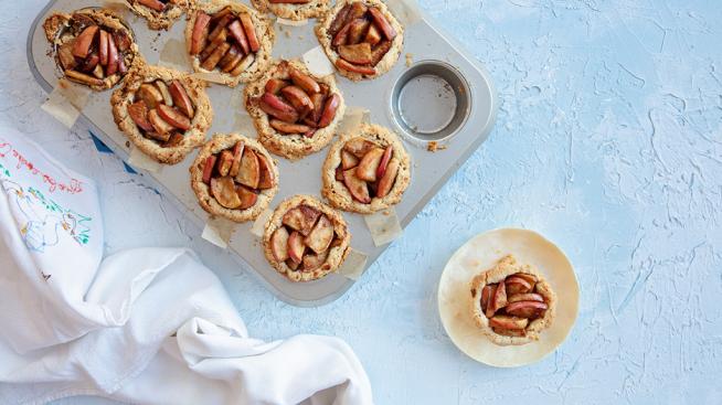 Image https://www.naturalgrocers.com/sites/default/files/styles/search_card/public/media_images/16450_Vegan_Mini_Apple_Pies_Web_Recipe_Feature_1024x587.jpg?itok=oyZchxYM